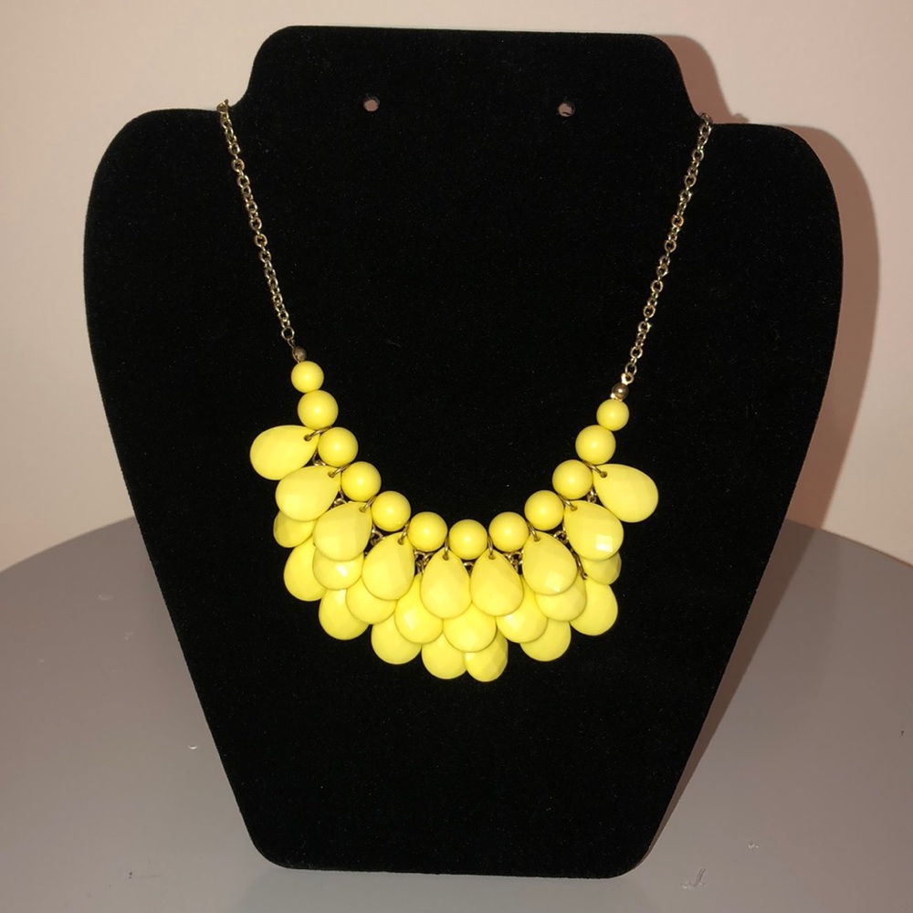 Claire’s Beautiful Yellow Necklace